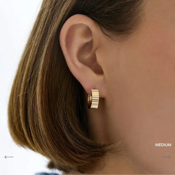 Ring Concierge Medium Fluted Hoops Gold - Picture 2 of 6
